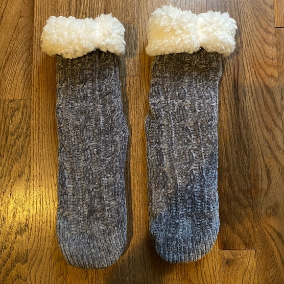 Cute Warm Gray Soft Knotted Cozy Socks House Slip Ons Slippers - Picture 1 of 4